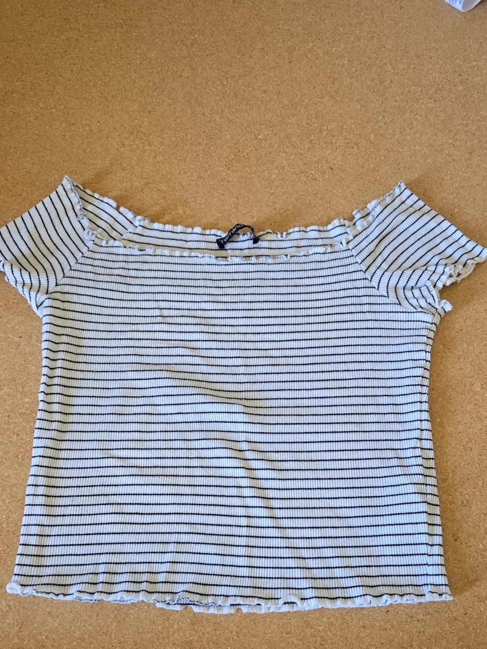 Off-Shoulder Ribbed Stripe Crop Top - White/Black